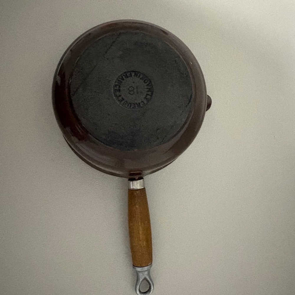 VTG Le Creuset Saucepan #18 Pour Spout Cast Iron Brown Wood Handle France No lid - Picture 2 of 13
